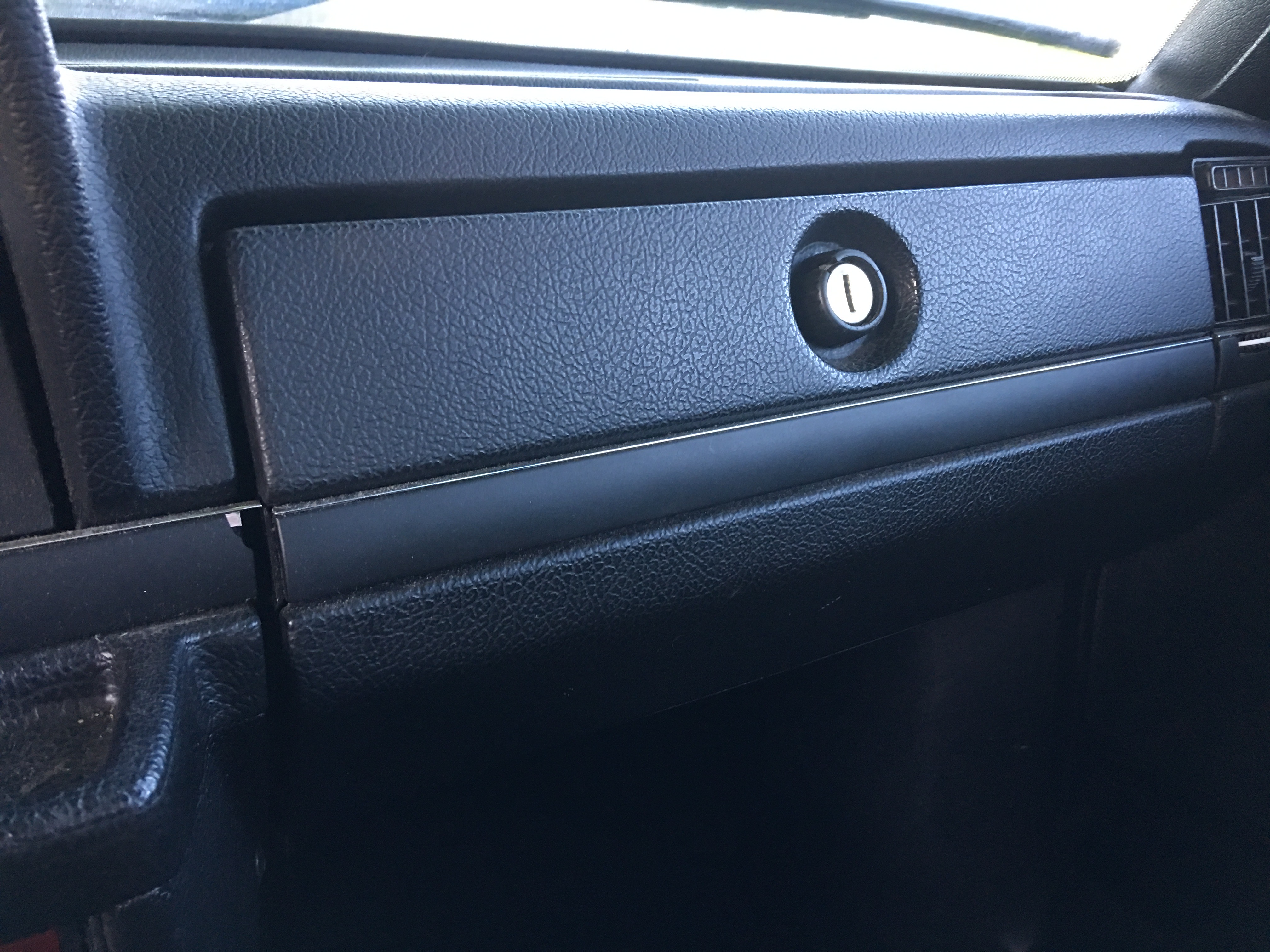 1993 Volvo 240 Wagon – 2.3L B230F Inline-Four, 4-Speed Automatic, Long-Term Original-Owner Car — photo 27